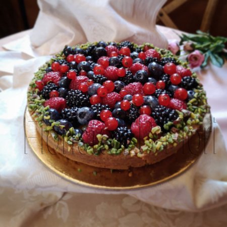 Fine artisanal pastry berry cake 1Kg